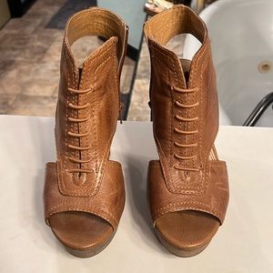 Gianni Bini 8.5 platform sandals